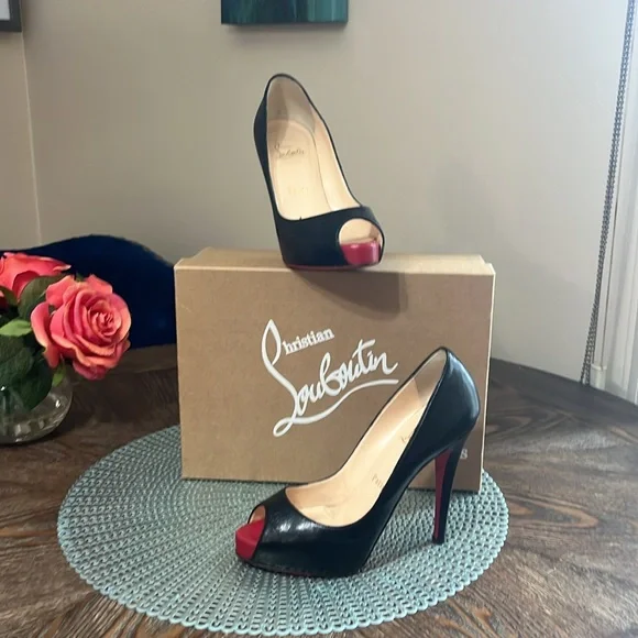 Selling Christian Loutin heels - Picture 2 of 9